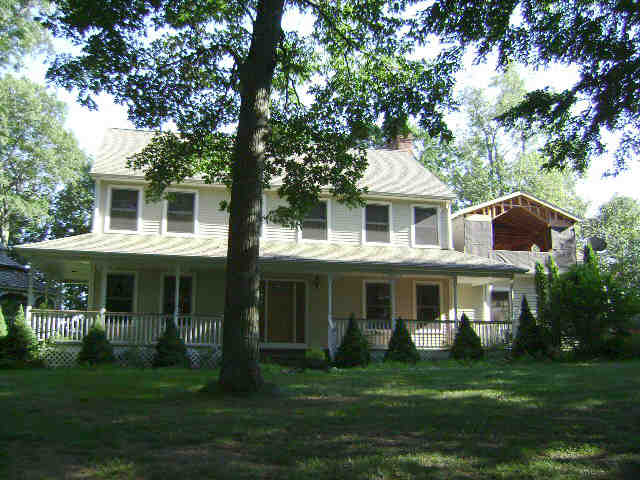 Building photograph for 77 AUNCIENT OAK RD